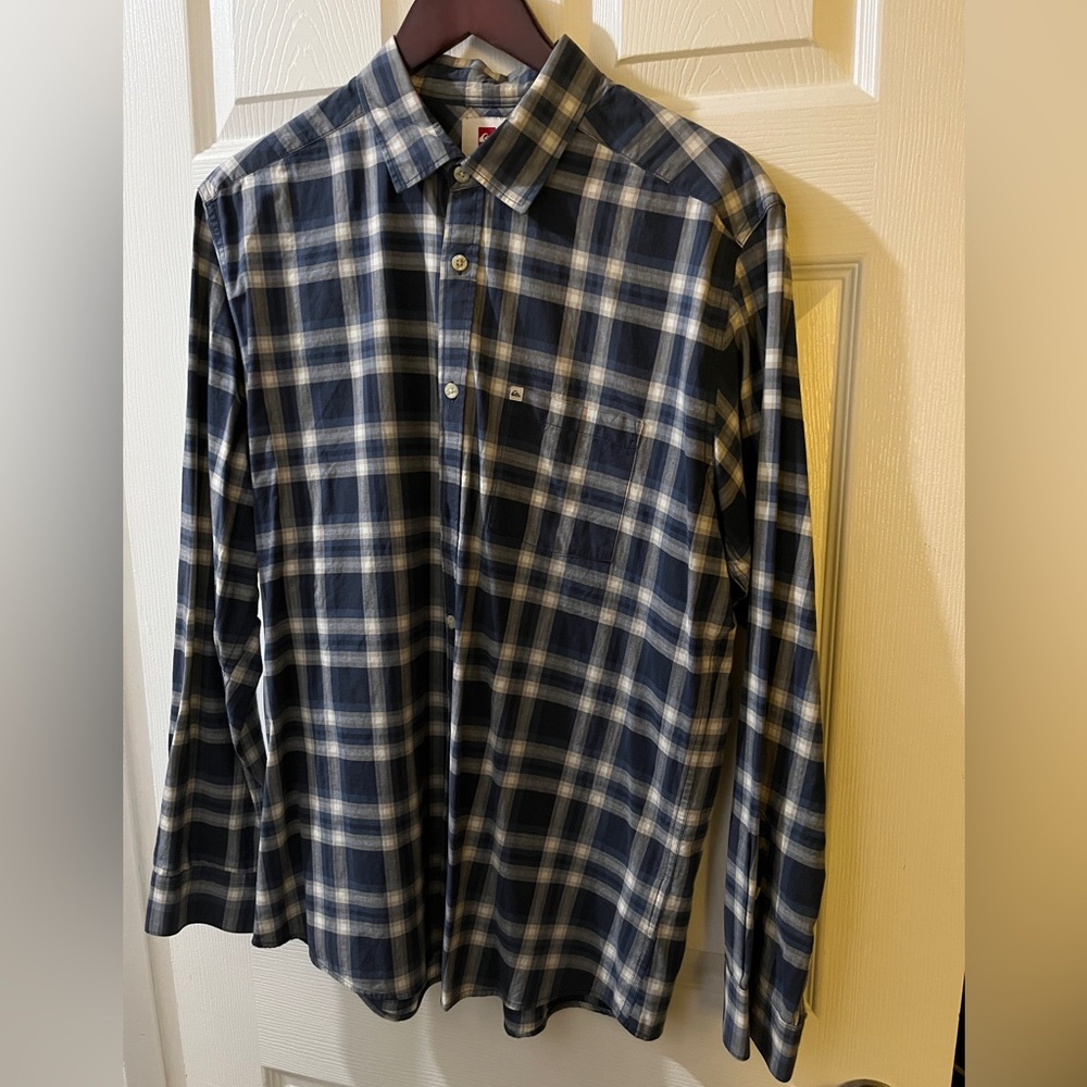 Quicksilver mens M blue button down shirt long sleeves excellent condition